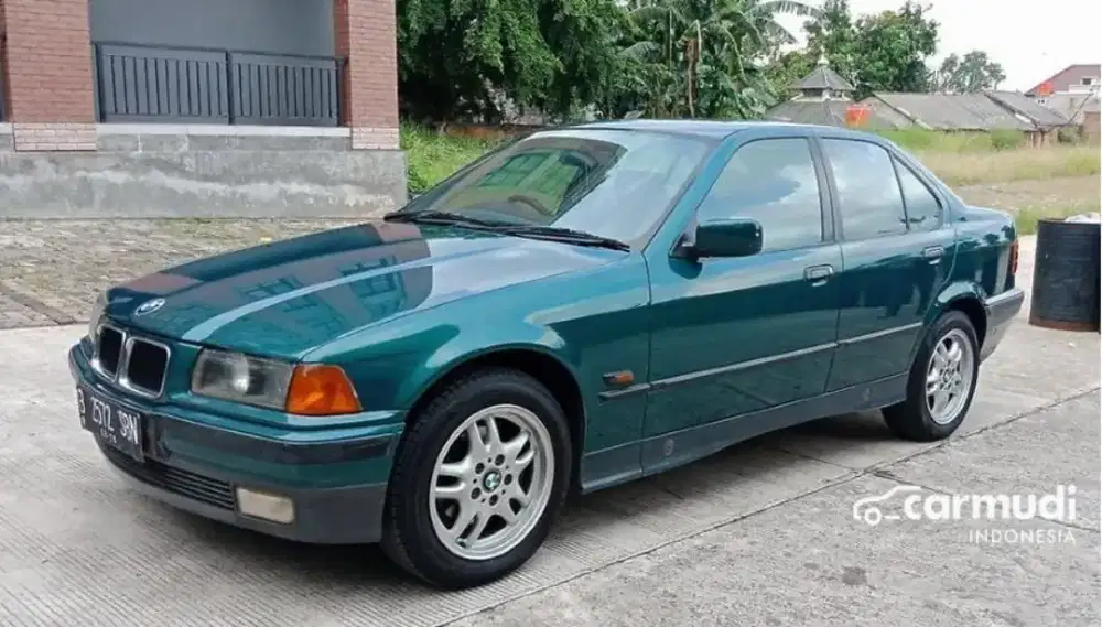 Sedan BMW 320i AT