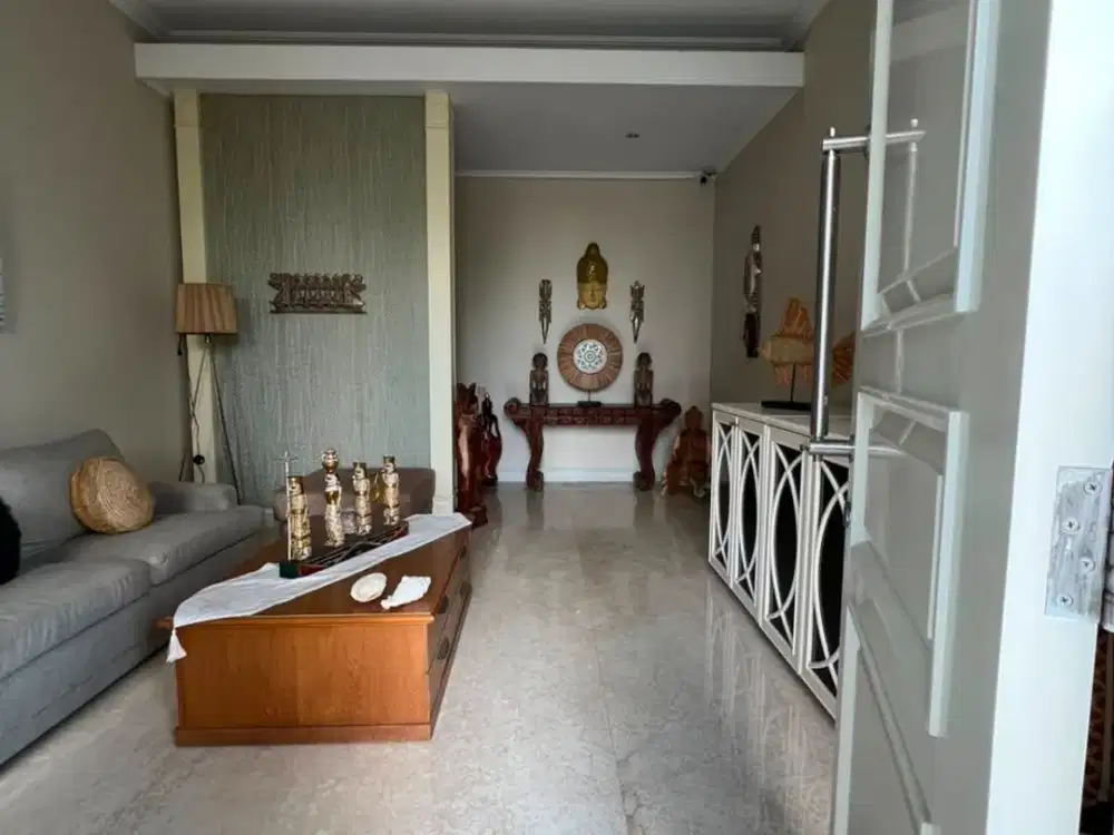Rumah Graha Famili • Hadap Utara • Furnish • Lantai Marmer