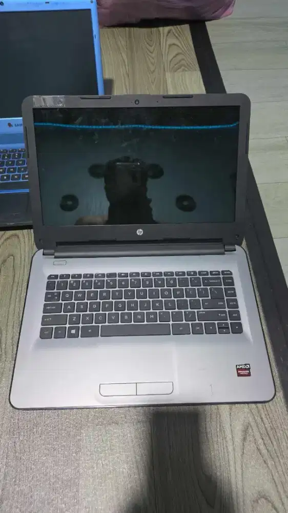 HP PADAM LAYAR MONITOR
