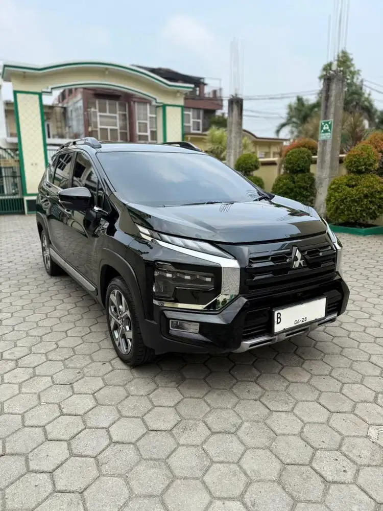 Xpander Cross Hitam 2023 Cat full Orisinil