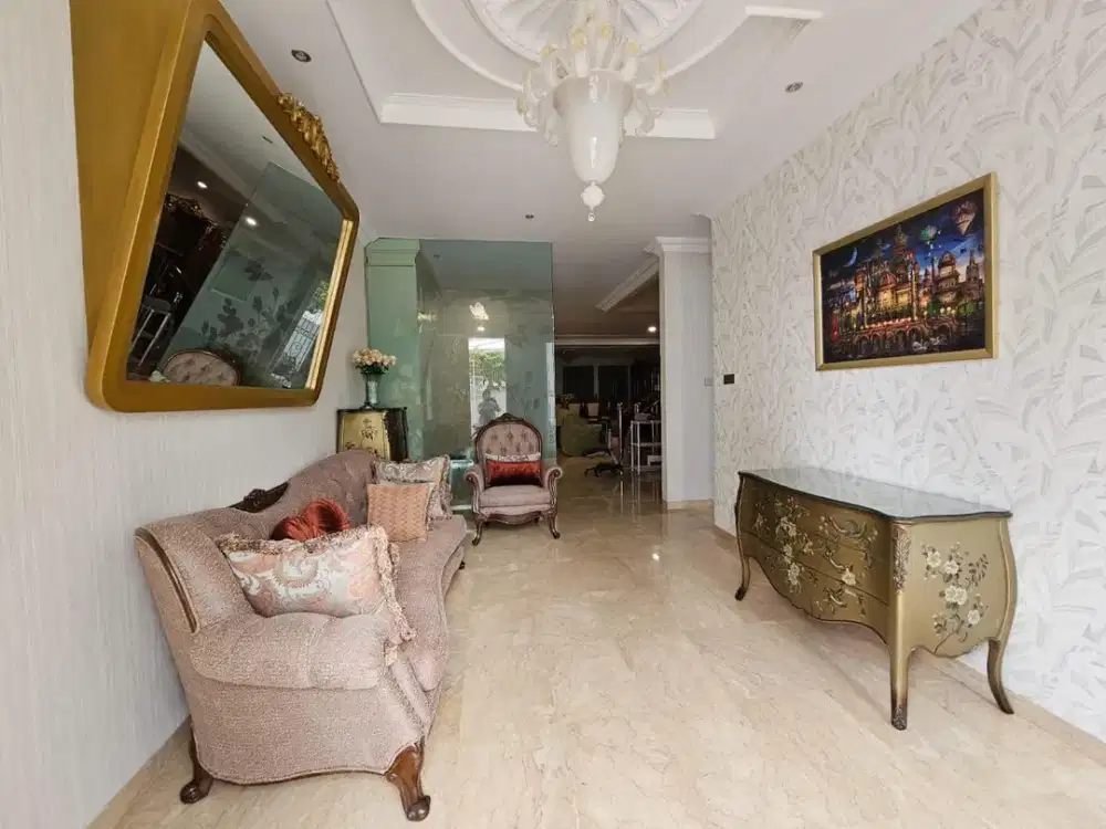Premium Listing! Rumah Megah Klasik Modern Full Furnished 3 lantai + Rooftop di Pusat Komersil Tomang, Jakarta Barat.