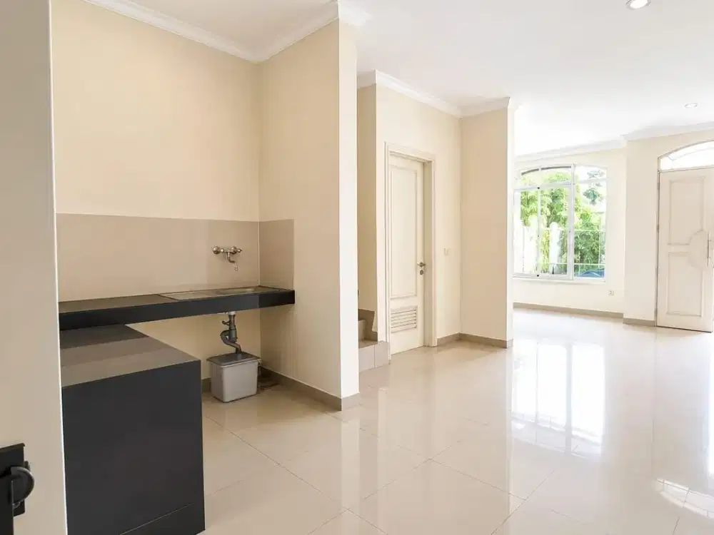 Rumah di Cluster West Europe 6x15 (UM497)