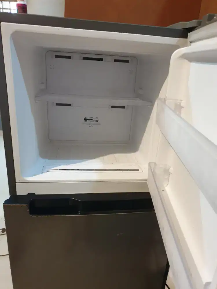 Dijual kulkas 2 pintu merk samsung inverter
