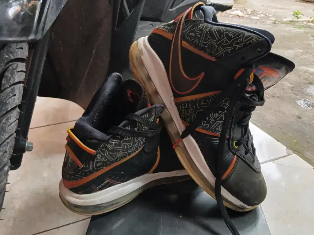 Nike Lebron V111 Qs