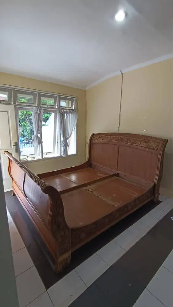 Dipan 180x200 Kasur double bed kayu pinus model klasik victorian style