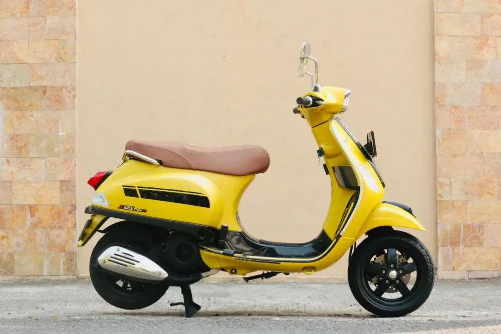 Piaggio vespa s125 3v like new vespa GTS primavera sprint 125