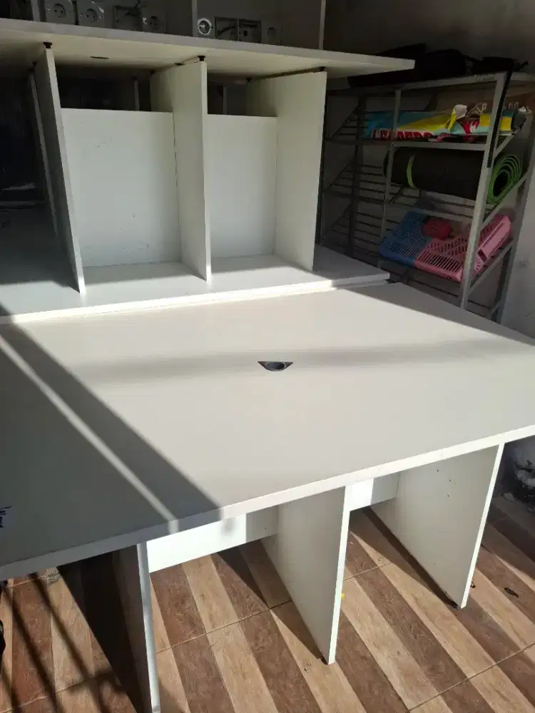 Meja kerja kantor kayu