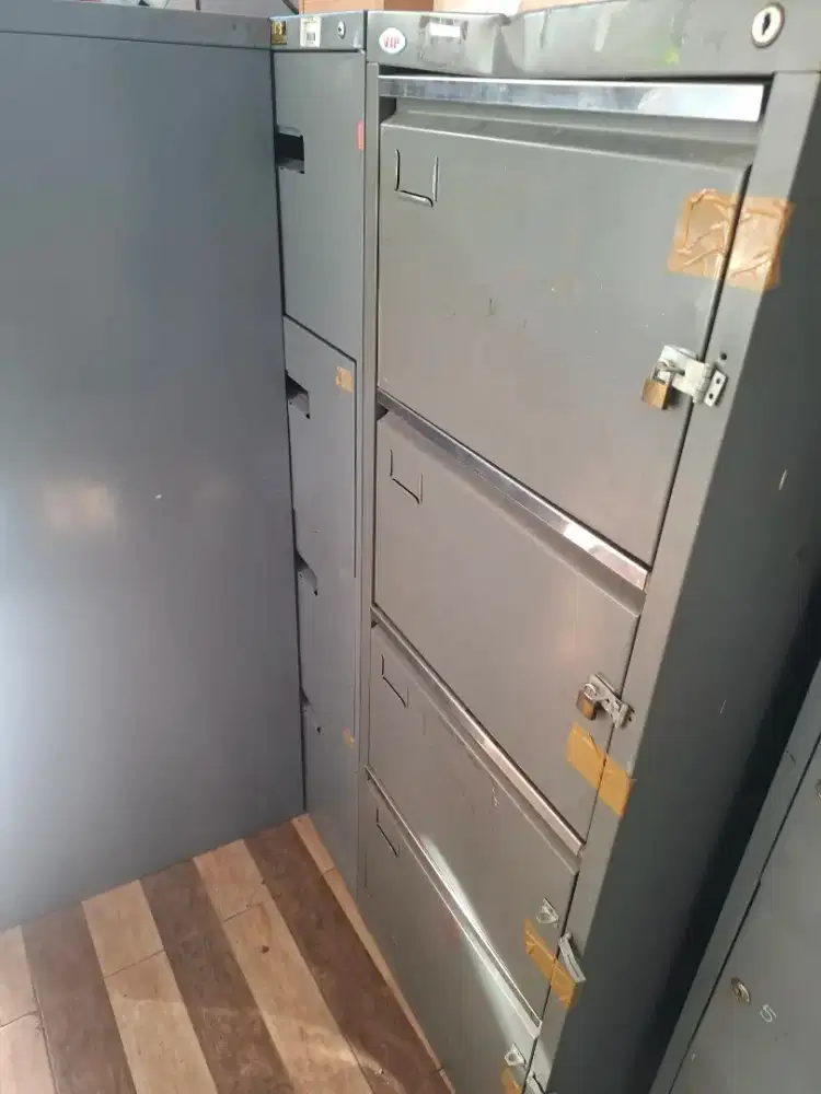 Filling cabinet 4 susun