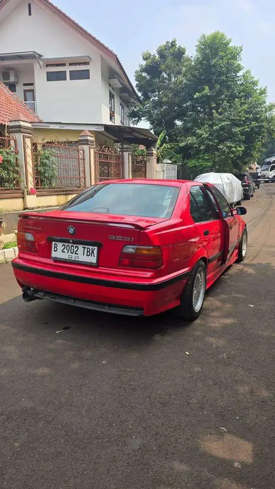 BMW 323i 1998 Bensin