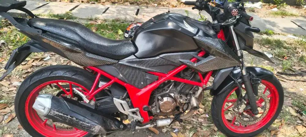 Jual Bu motor cb 150R tahun 2017 lengkap pajek hidup