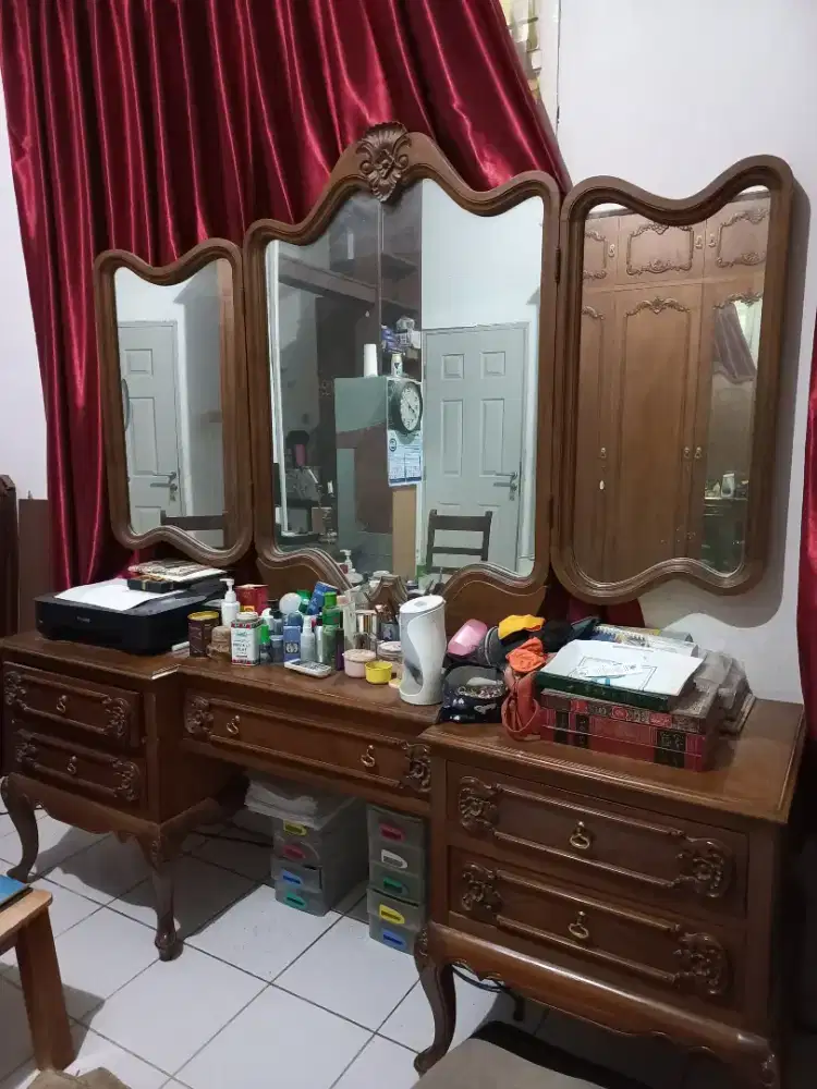 Meja Rias Jati Ukiran Klasik + Nakas
