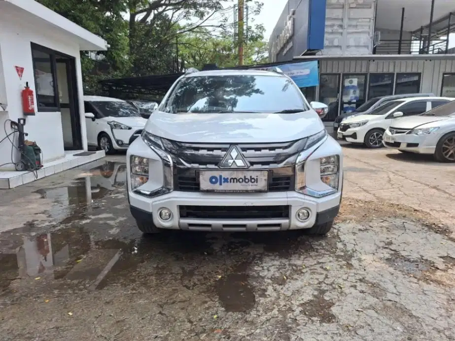 LOW DP Mitsubishi Xpander 1.5 Cross Bensin-AT 2021 YCJ