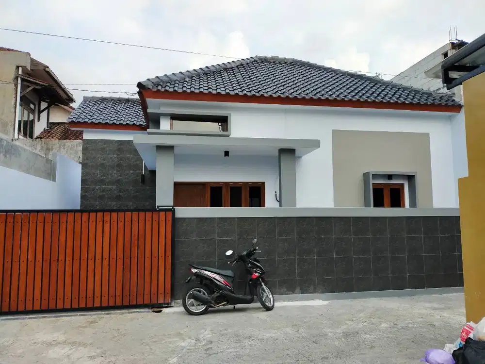 Rumah Modern, di Tengah Kota Solo . Bisa KPR & Cash