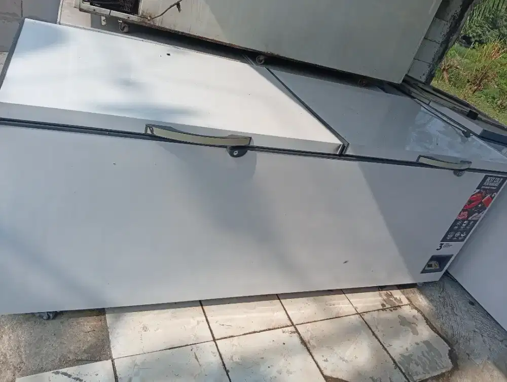Chest freezer kapasitas 1050