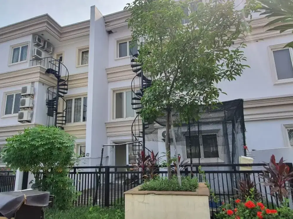 The Villas Rumah Diatas Moi 3 Lantai Kelapa Gading