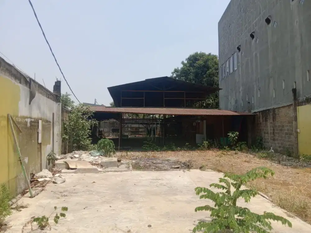 Disewakan Lahan Bekas Gudang Keramik Ada Bangunan Terbuka di Pinggir Jalan Raya Utama Bekasi Timur