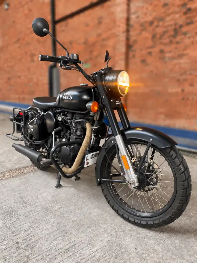 ROYAL ENFIELD CLASSIC 500 — 2018
