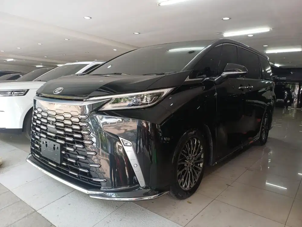 KM 3 Rb | Lexus LM350h ATPM 7 Seater NIK 2024