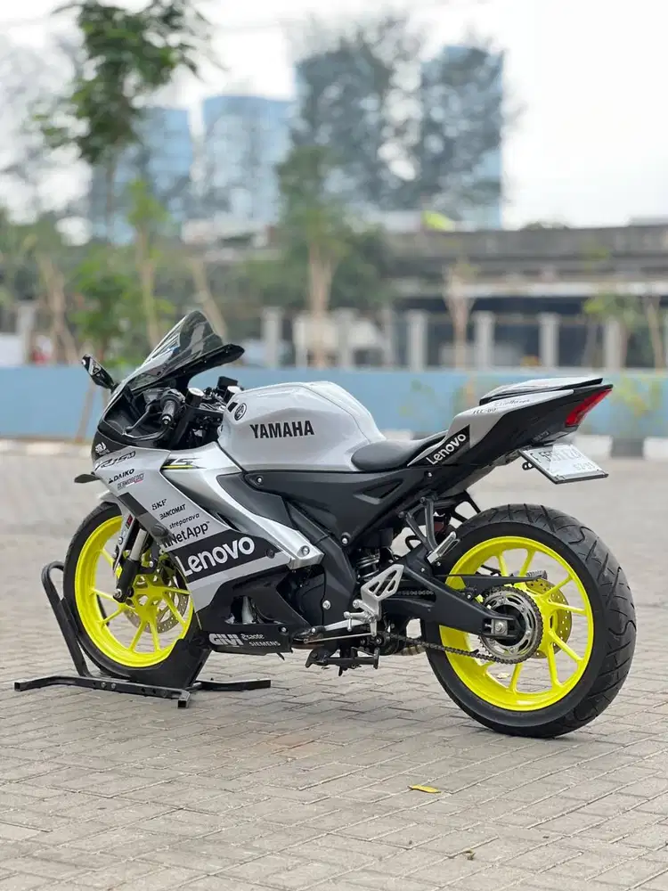 YAMAHA R15 V4 GREY 2023 KM 200 PERAK PAJAK PANJANG SIAP HARIAN