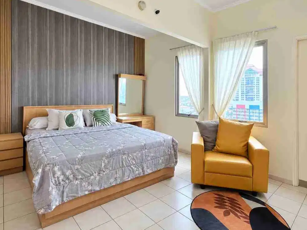 Dijual Unit Apartemen Mediterania Garden Residence 1 Tipe 2BR Dijadikan 1 BR Kondisi Furnished Lengkap dan Middle Floor