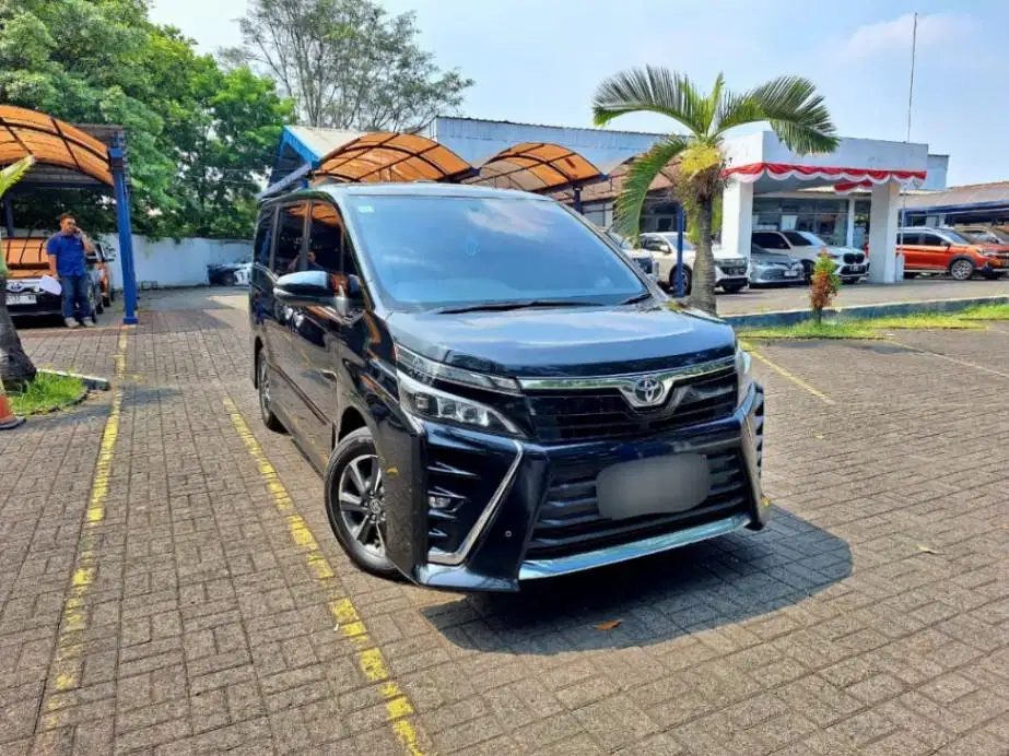 Toyota Voxy 2.0 Bensin-AT 2019