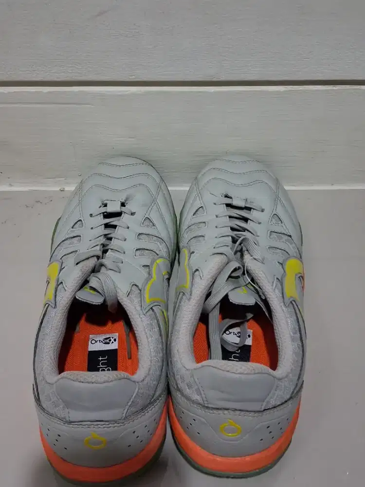 Sepatu futsal On