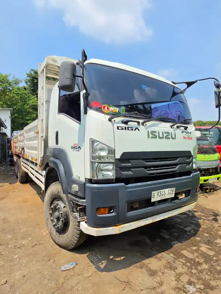Isuzu FVm 6x2 tronton 245 ps losbak bak 3way  tahun 2023