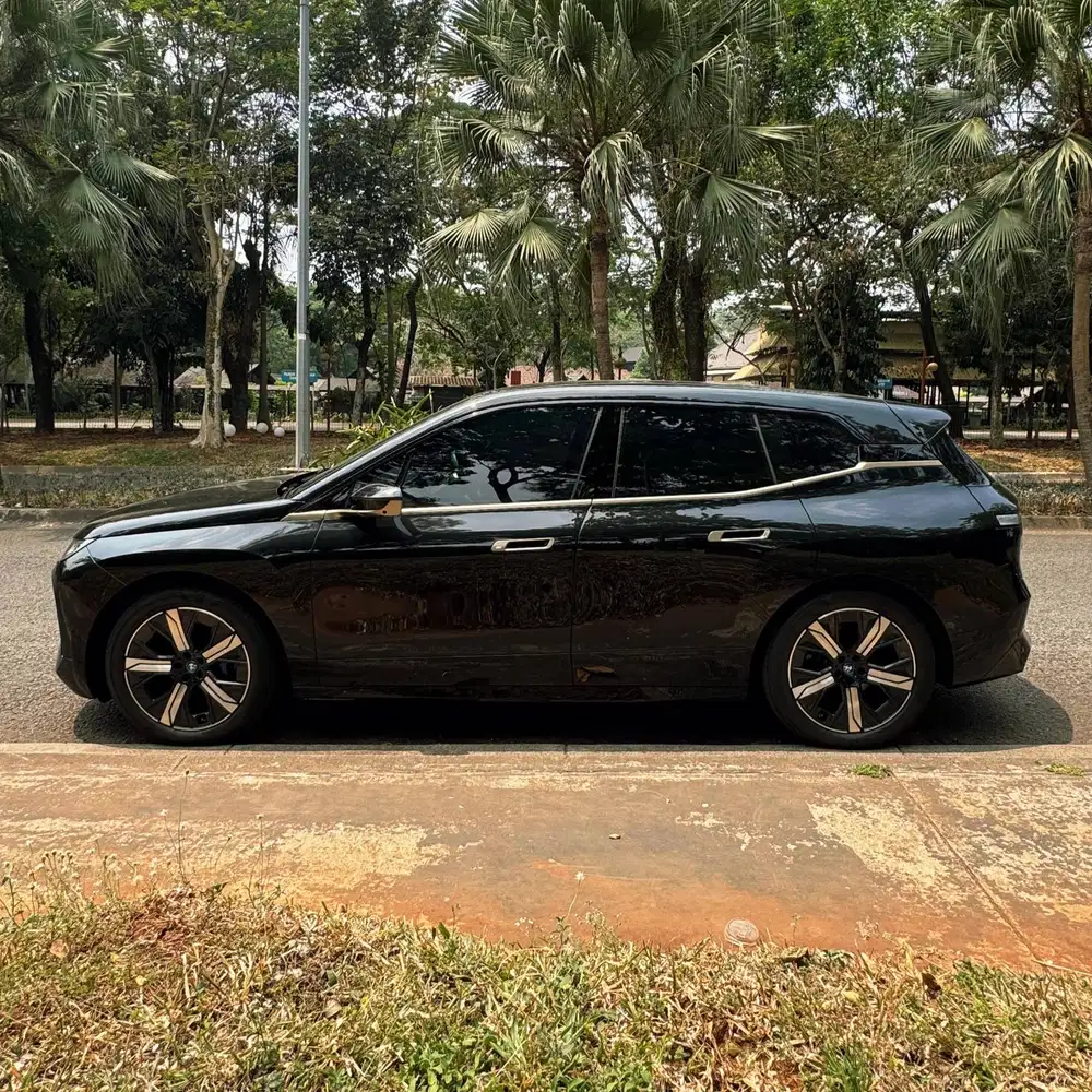 [Km14RB] BMW iX EV xDrive40 2026 Hitam Nik 2024