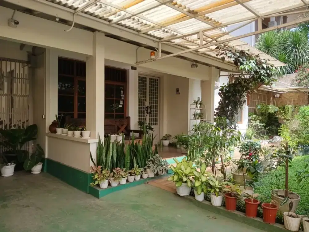 Bangunan Oke banget di sayap jalan talaga bodas bandung