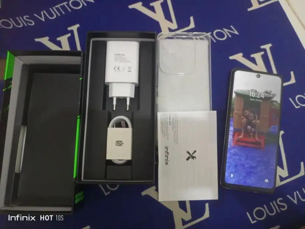Di Jual hp Infinix hot 40pro baru beli hari Sabtu tgl  19//9/2026