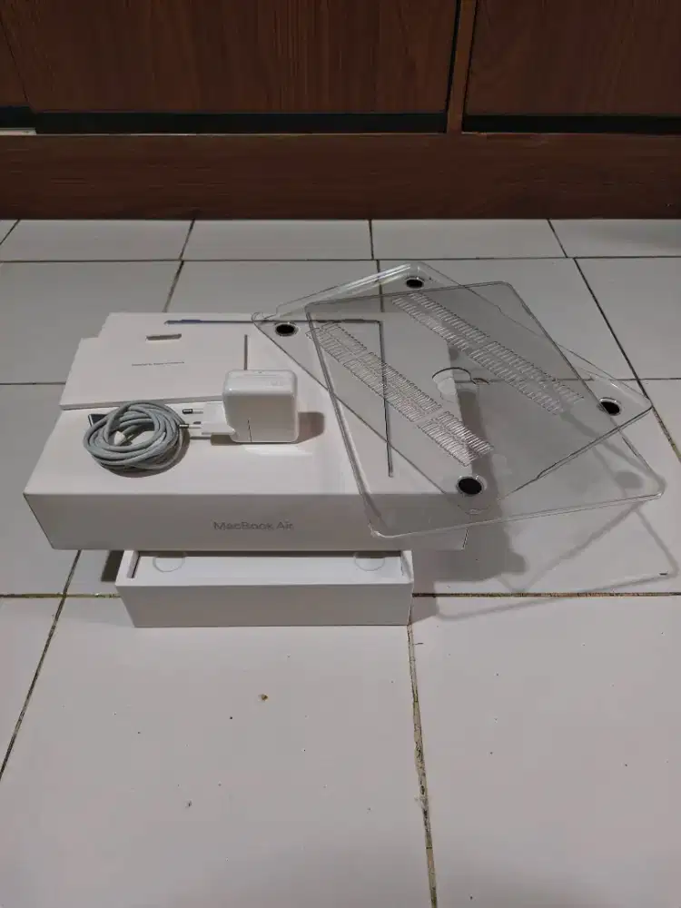 Charger ori magsave + Dus macbook air + protector