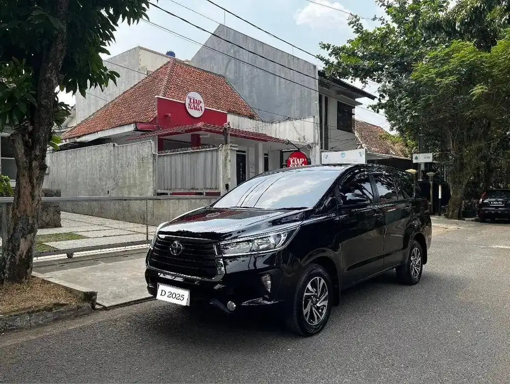 Innova Reborn 2025 Diesel G AT plat D Hitam Bandung
