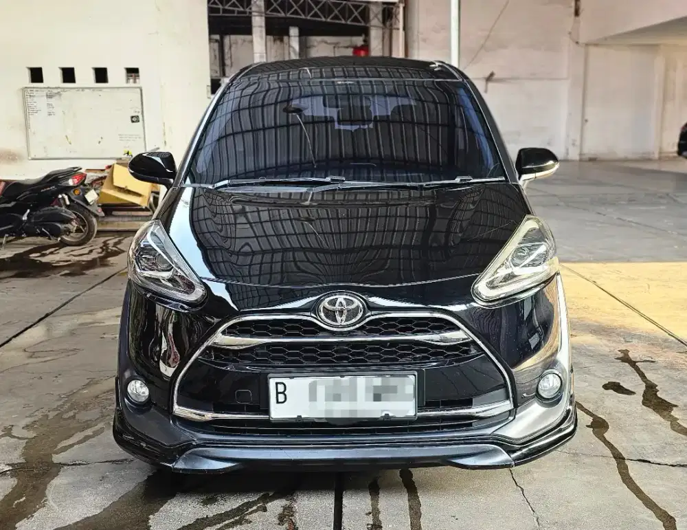 Toyota Sienta Q AT 2016/ 2017 Hitam Good Condition Tangan 1