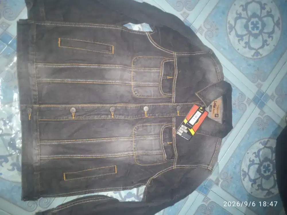 Jaket lois ukuran L hitam whose baru