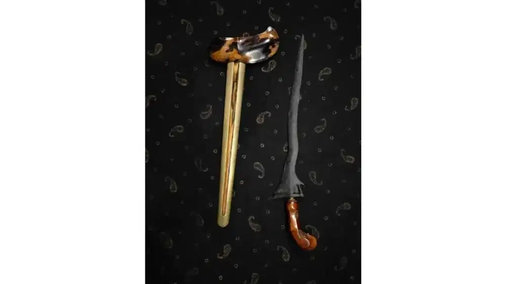 Keris Sepuh Jangkung Luk 3 Pamor Keleng Warangka Gayaman Solo Wingit