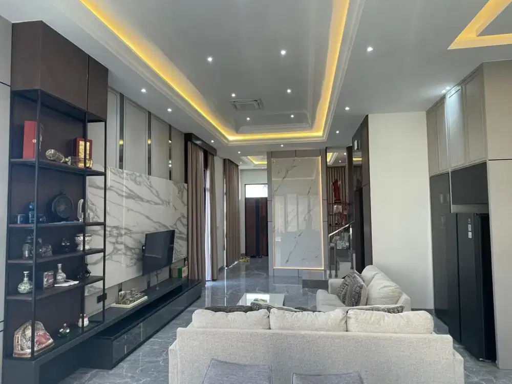 Dijual Rumah PIK2 Brand New Bangunan Kontraktor Elegant uk 325m2 Private Lift , Marmer Import