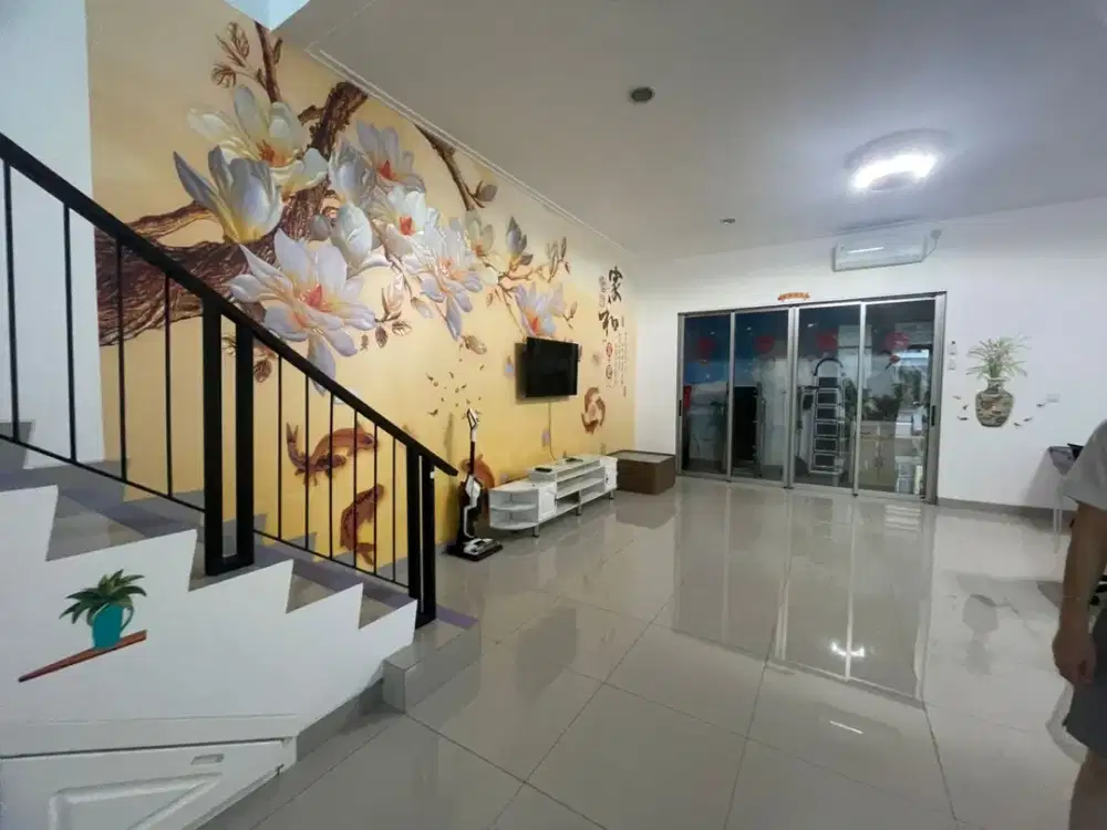 sewa rumah 2 lantai PIK 2 uk 8x15m furnished