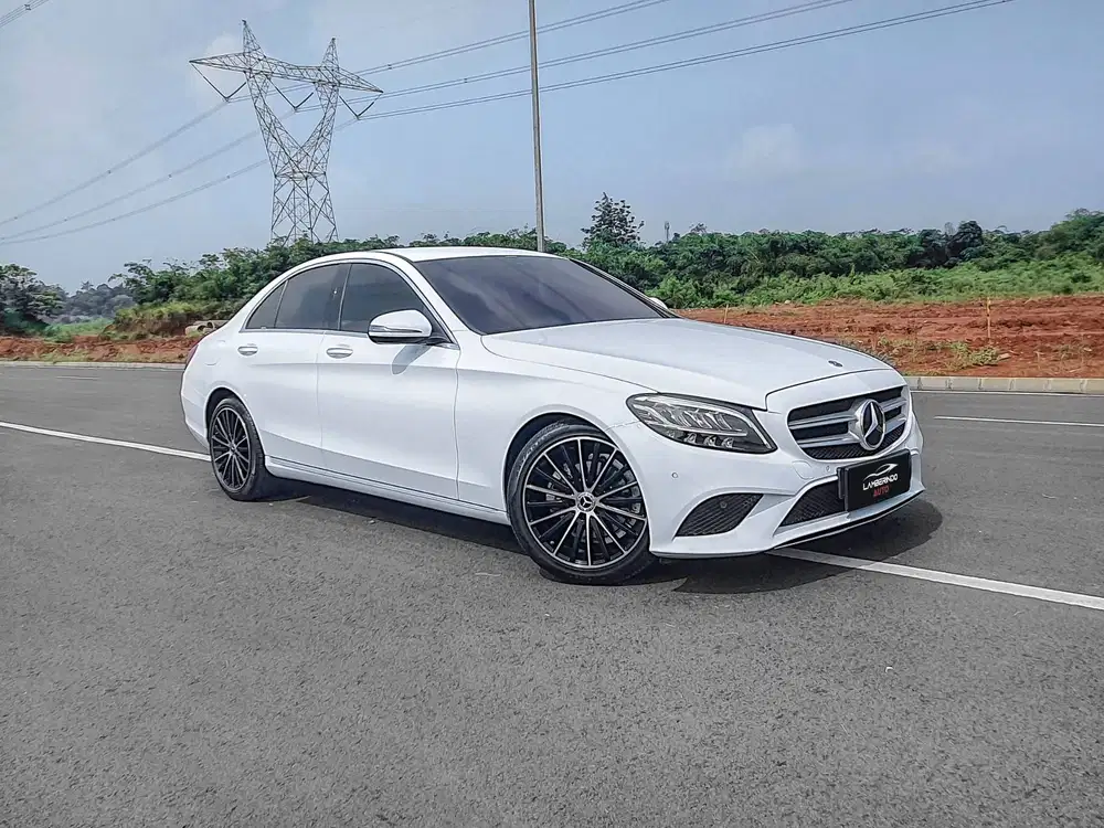 MERCEDES BENZ C200 EQ BOOST 1.5 TURBO 2019 W205 PUTIH LOW ODO !!