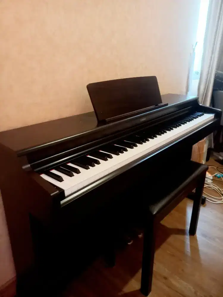 YDP 165  Yamaha Piano