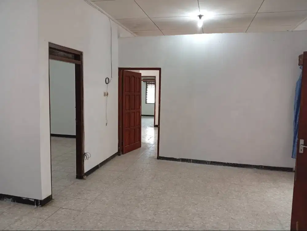 Disewakan Kantor Gudang 400m2 Banyumanik Semarang Parkir Luas