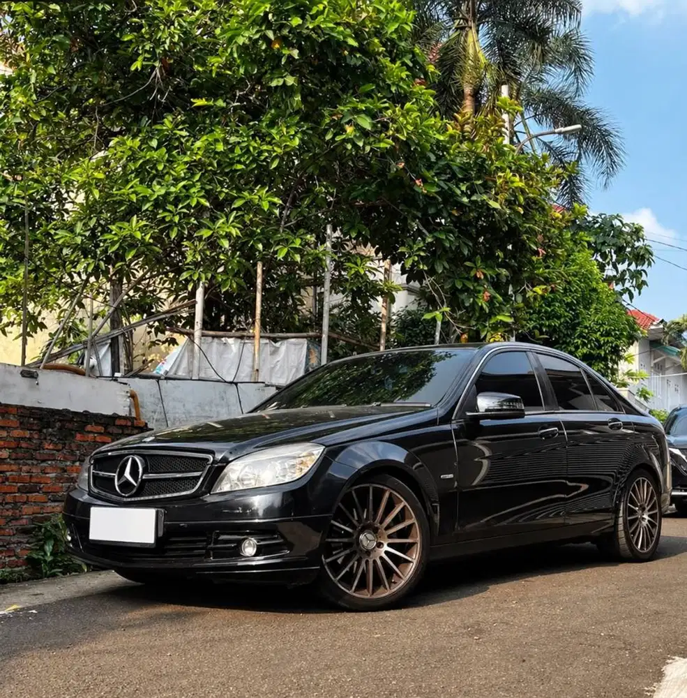 Mercedes-Benz C200 CGI 2011 AT Hitam, KM 102 Ribu