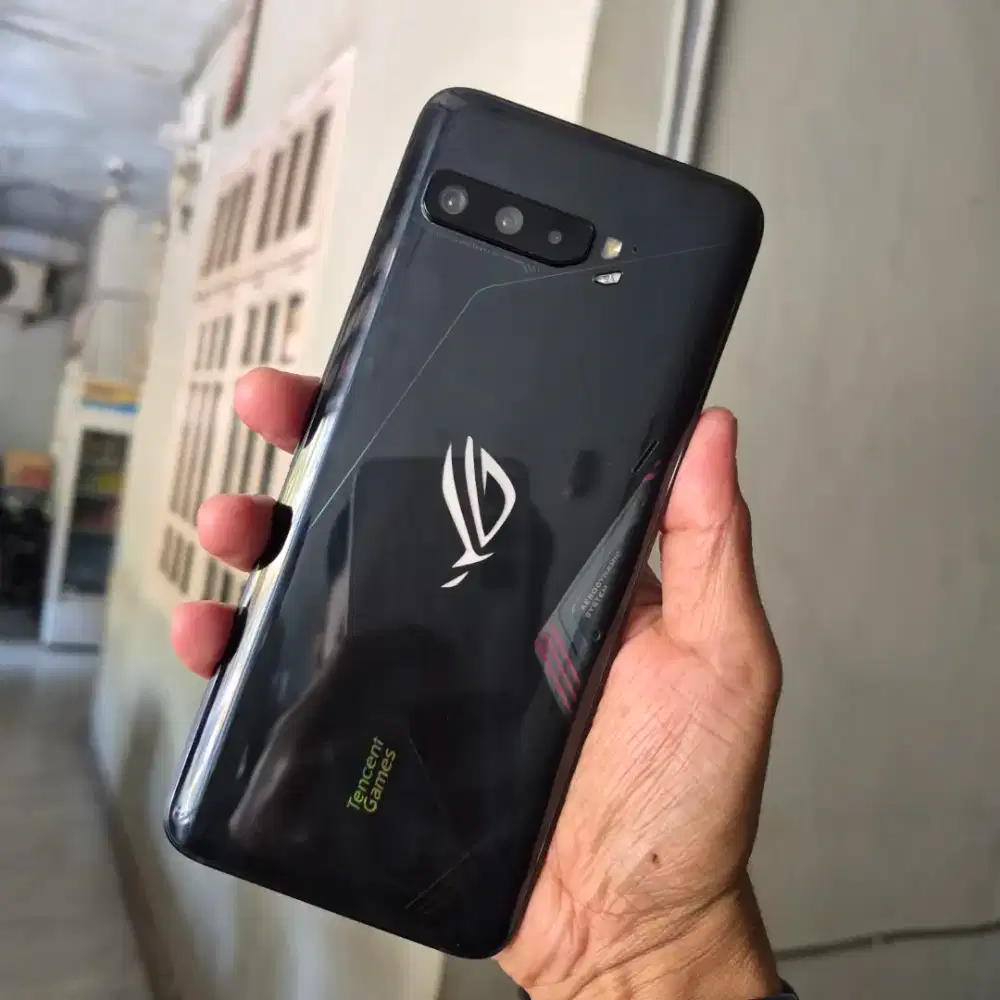 Asus Rog phone 3 ram 8/128GB normal mulus kelengkapn hp cas silikon