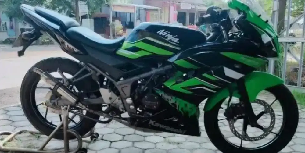 Kawasaki ninja rr 2014,Hijau hitam.last edition ,disimpan 3th,murah