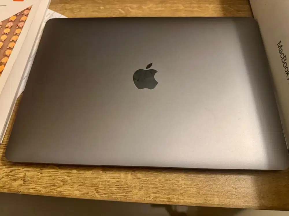 Macbook Air M1 RAM 8GB, Memori SSD 256GB layar 13.3inch Garansi Ibox