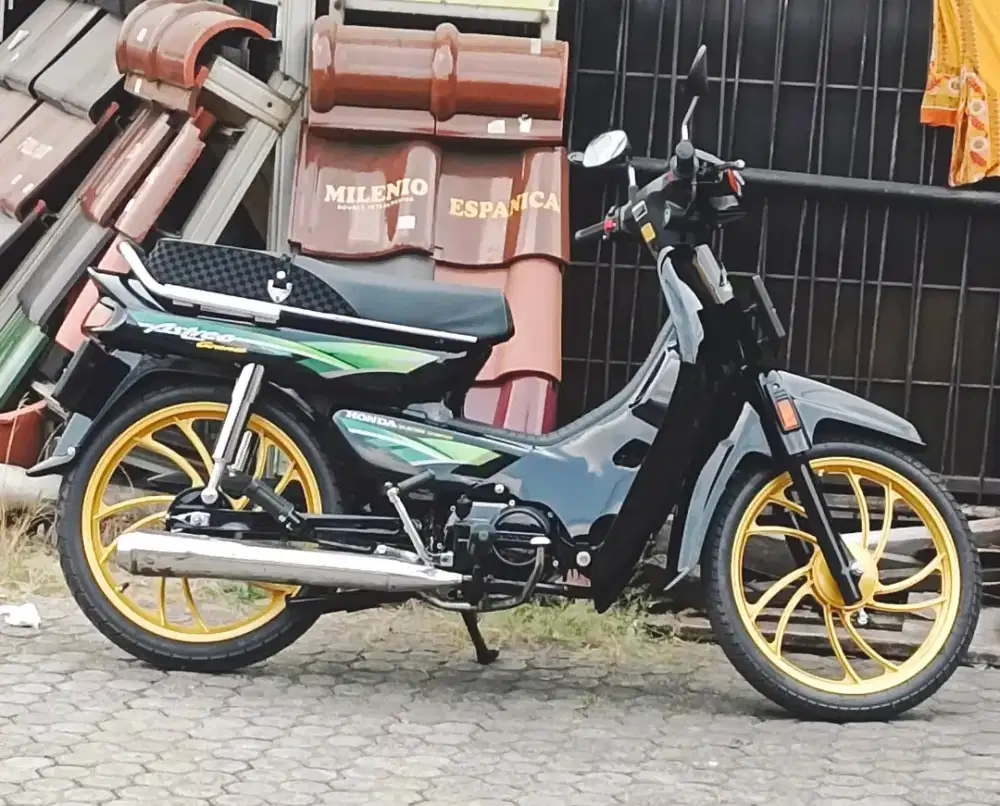Honda astrea grand th 1997 kondisi seperti baru siap pakai