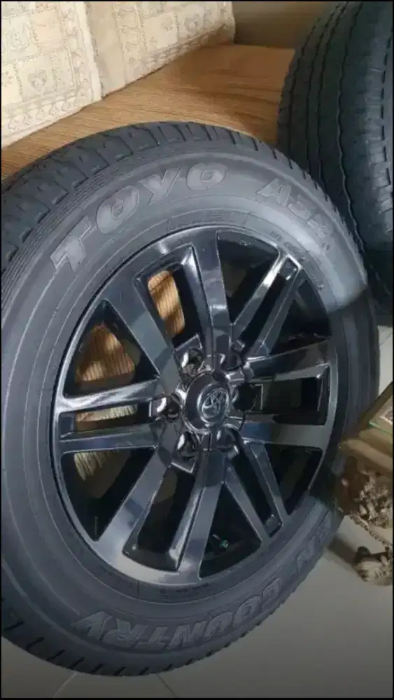 Velg Fortuner VRZ dan Ban Toyo R18