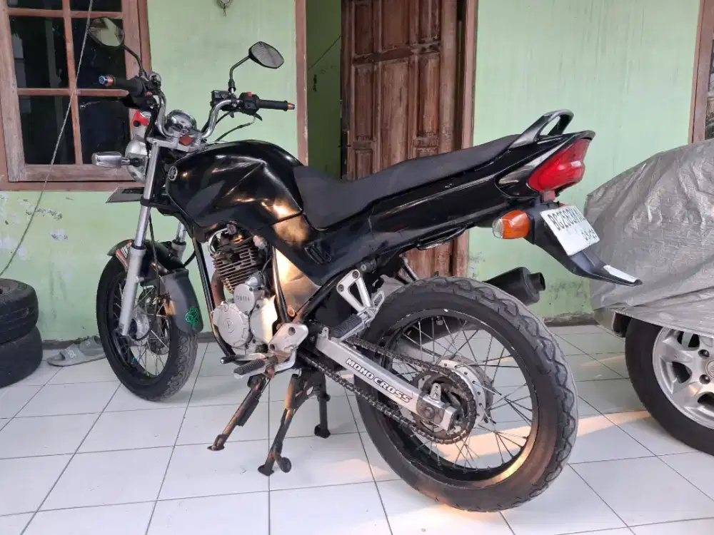 scorpio z 2009 hitam