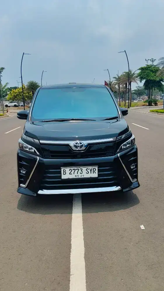 Toyota Voxy 2.0 2018
