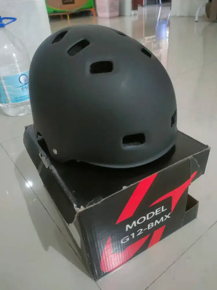 HELM Sepeda Genio