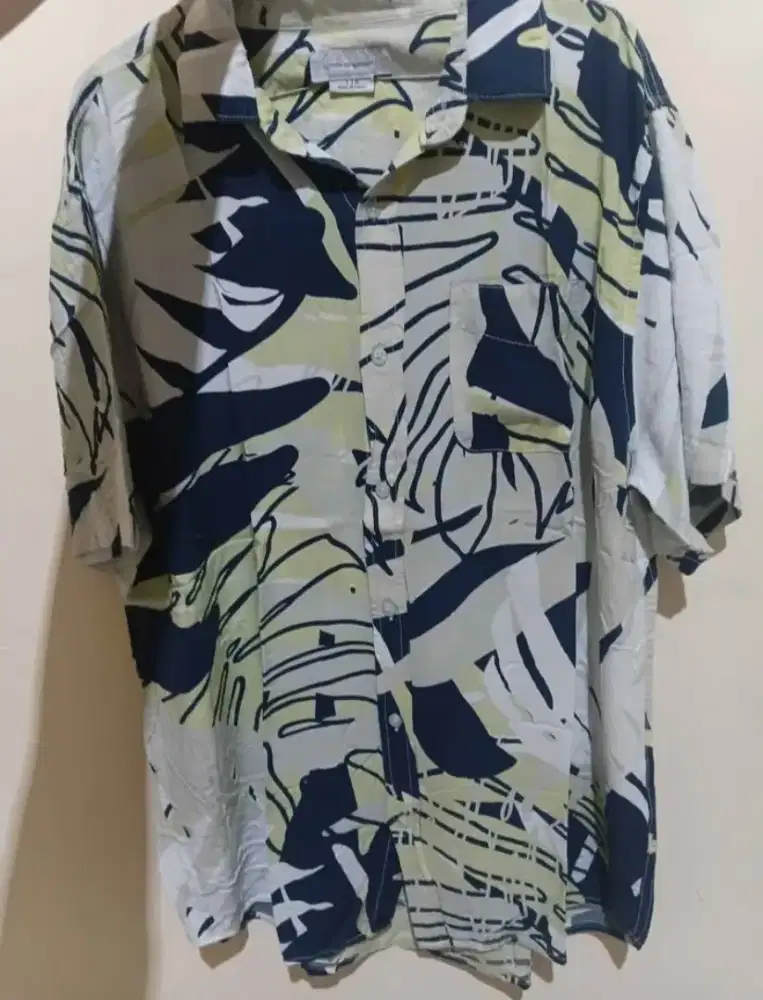 Edisi jual baju ga kepake. 2 kemeja cotton on
